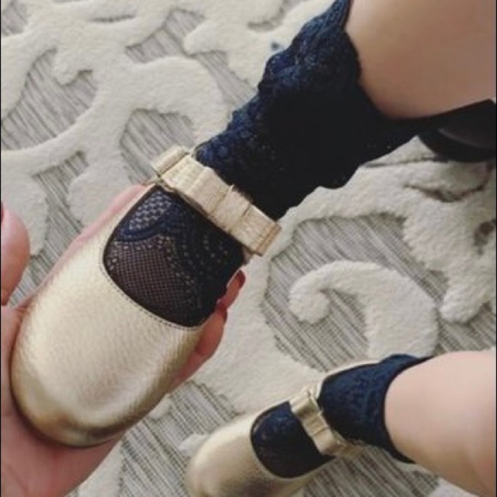 Gold little girls shoes